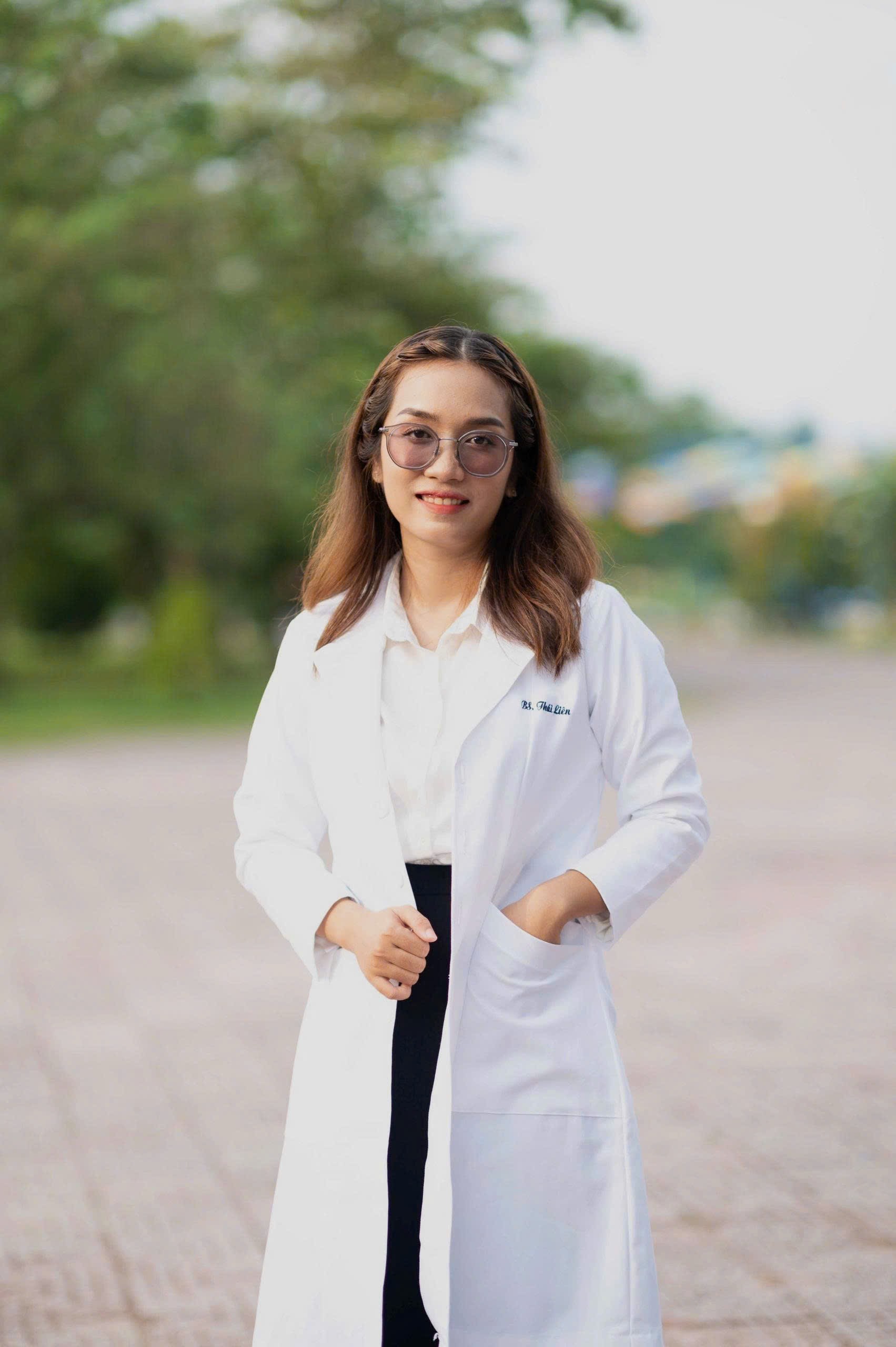 BS.  DƯƠNG NỮ THÁI LIÊN