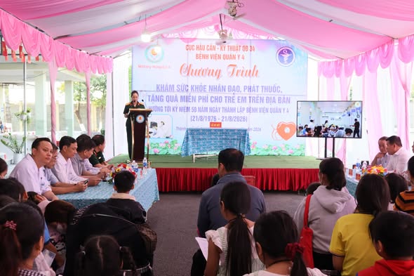 BỆNH VIỆN QUÂN Y 4, CỤC HẬU CẦN – KỸ THUẬT QUÂN ĐOÀN 34 KHÁM, PHÁT THUỐC, TẶNG QUÀ MIỄN PHÍ CHO 350 TRẺ EM