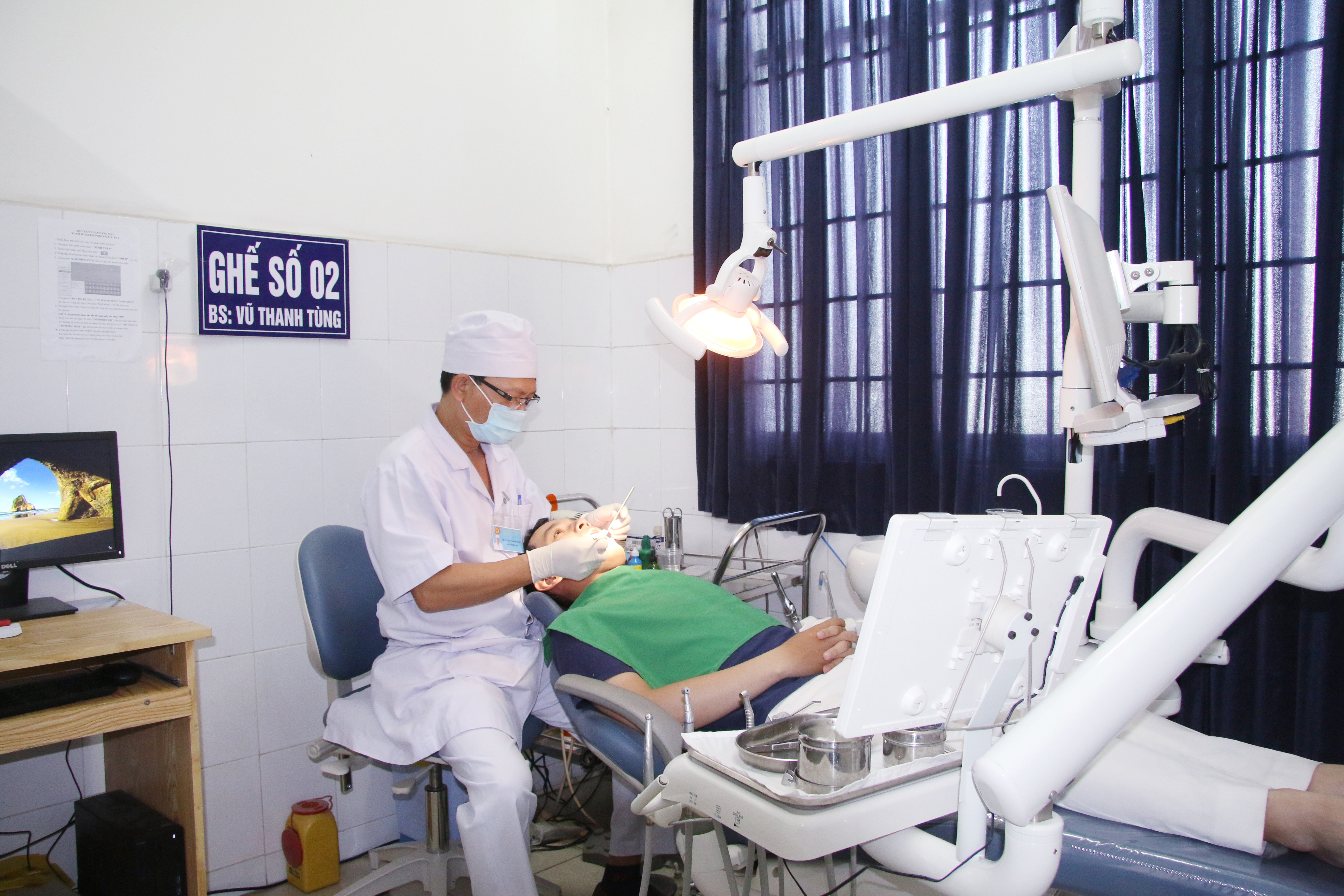 Phục hồi cổ răng bằng Composite [Trám Composite]