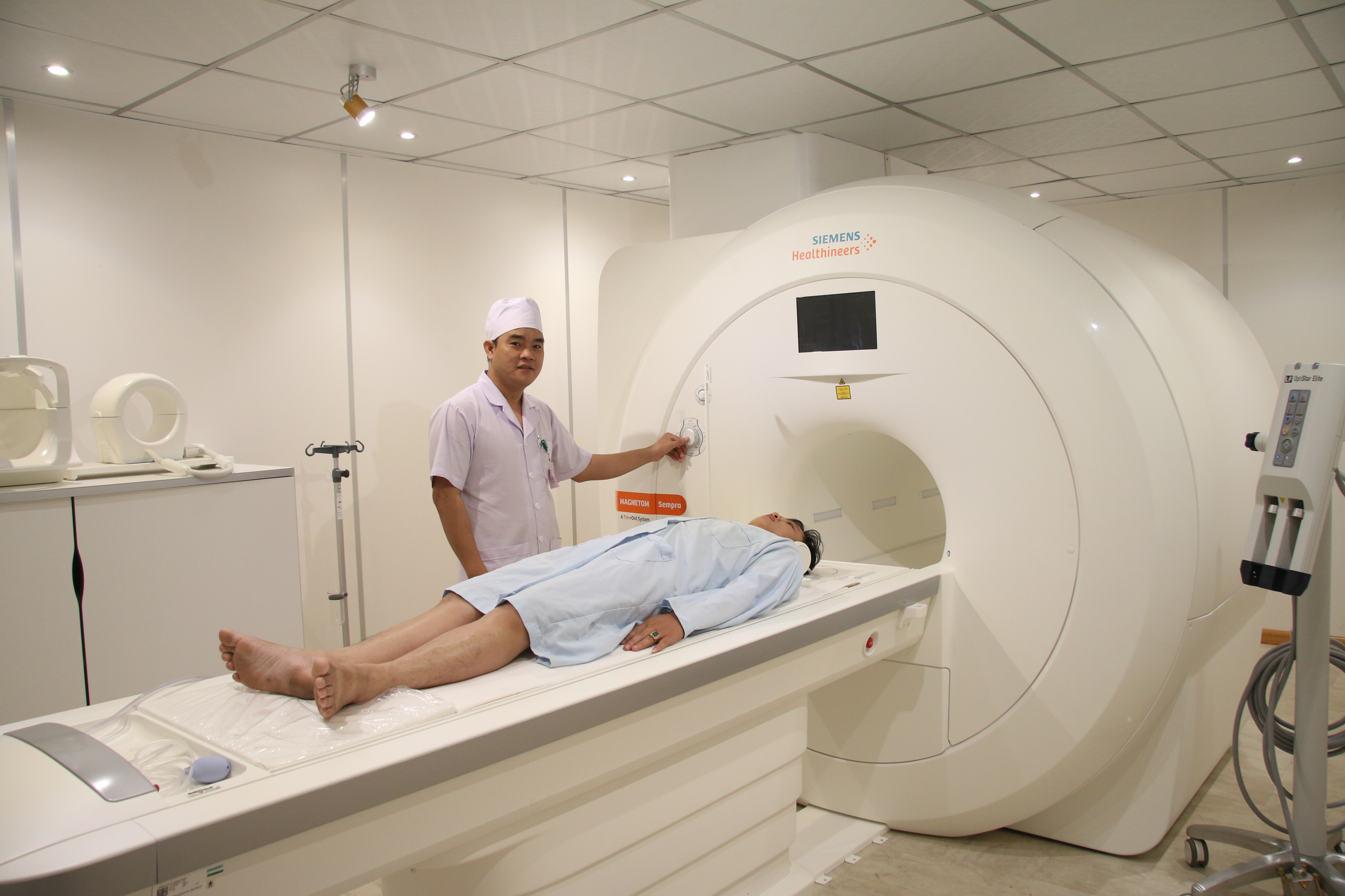 Chụp cộng hưởng từ cột sống cổ